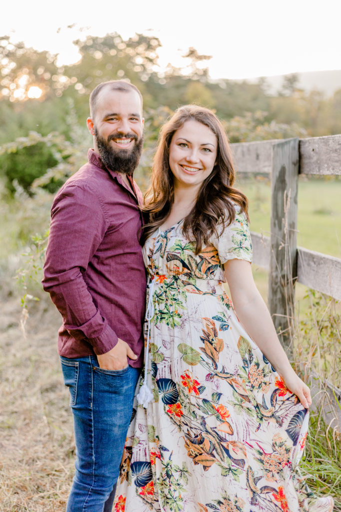 shenandoah-valley-photographer-husband-wife-happy-in-love-engagement-kissing-romantic-fall-portrait-session-virginia-photographer-natural-light